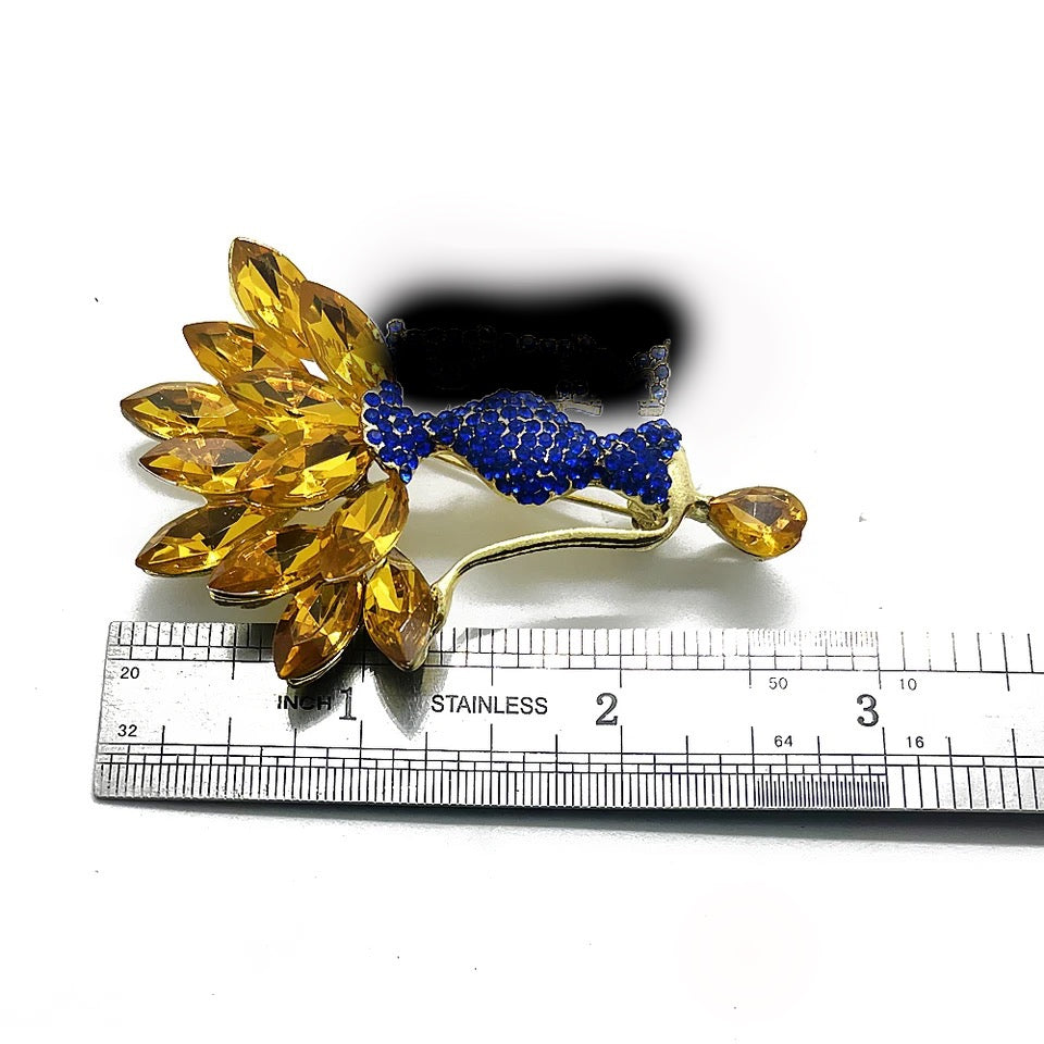 D9 Elegant Woman Brooch